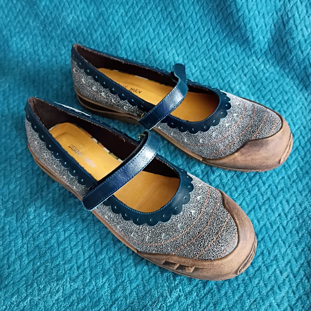 Bernie Mev. Women's Size 40 or 9 Mary Janes Leather Shoes